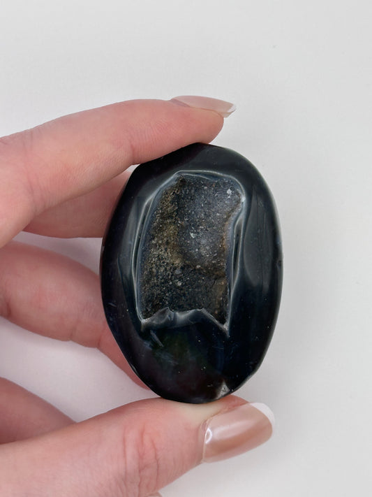 Black Onyx Druzy Palmstone - P