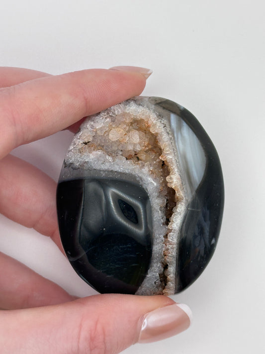 Black Onyx Druzy Palmstone - N